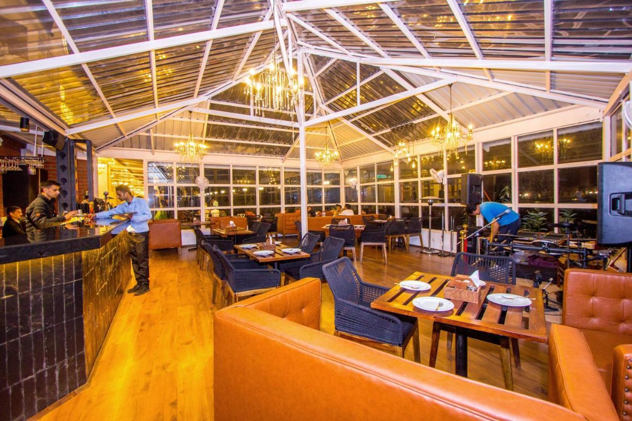 Paradise-The Whitehouse Cafe Manāli Exteriör bild